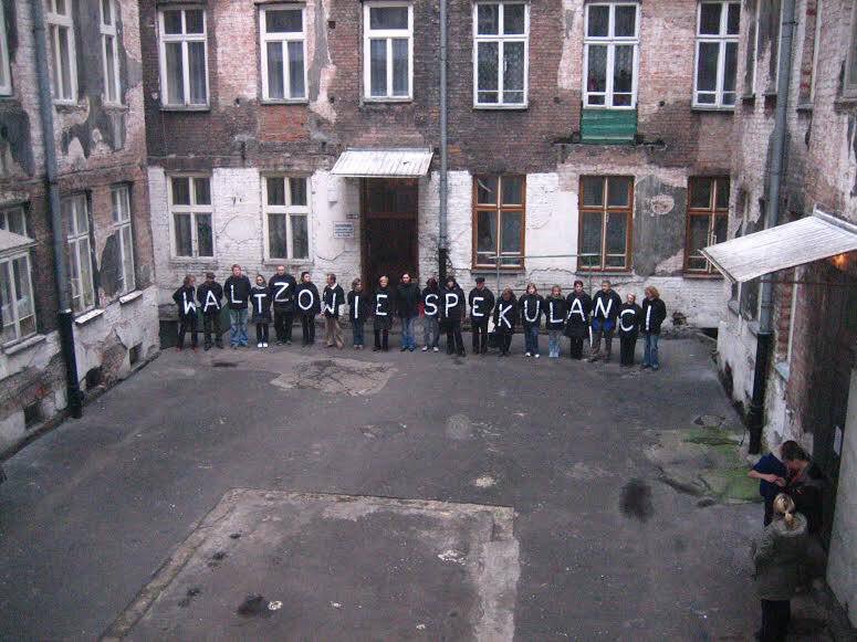 MiastoJestNasze's tweet photo. Dzisiaj decyzja @KW_GOV_PL w sprawie #Noakowskiego16 gdzie mąż @hannagw prezydent @warszawa odzyskał mienie zagrabione wskutek fałszerstwa żydowskiej rodzinie Oppenheim'ów 

Apelujemy by Andrzej Waltz zwrócił pieni��dze nie czekając na decyzje @KW_GOV_PL 

#DzikaReprywatyzacja https://t.co/EtNj2sZuPy