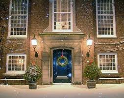 Tip voor de kerstvakantie: Beleef op #Slot_Zuylen, vlakbij #Utrecht, hoe de adel kerst vierde. Kom naar de eindejaarsrondleidingen op 28, 29 en 30 december. bit.ly/2paRJ2j <a href="/slotzuylen/">Slot Zuylen</a>