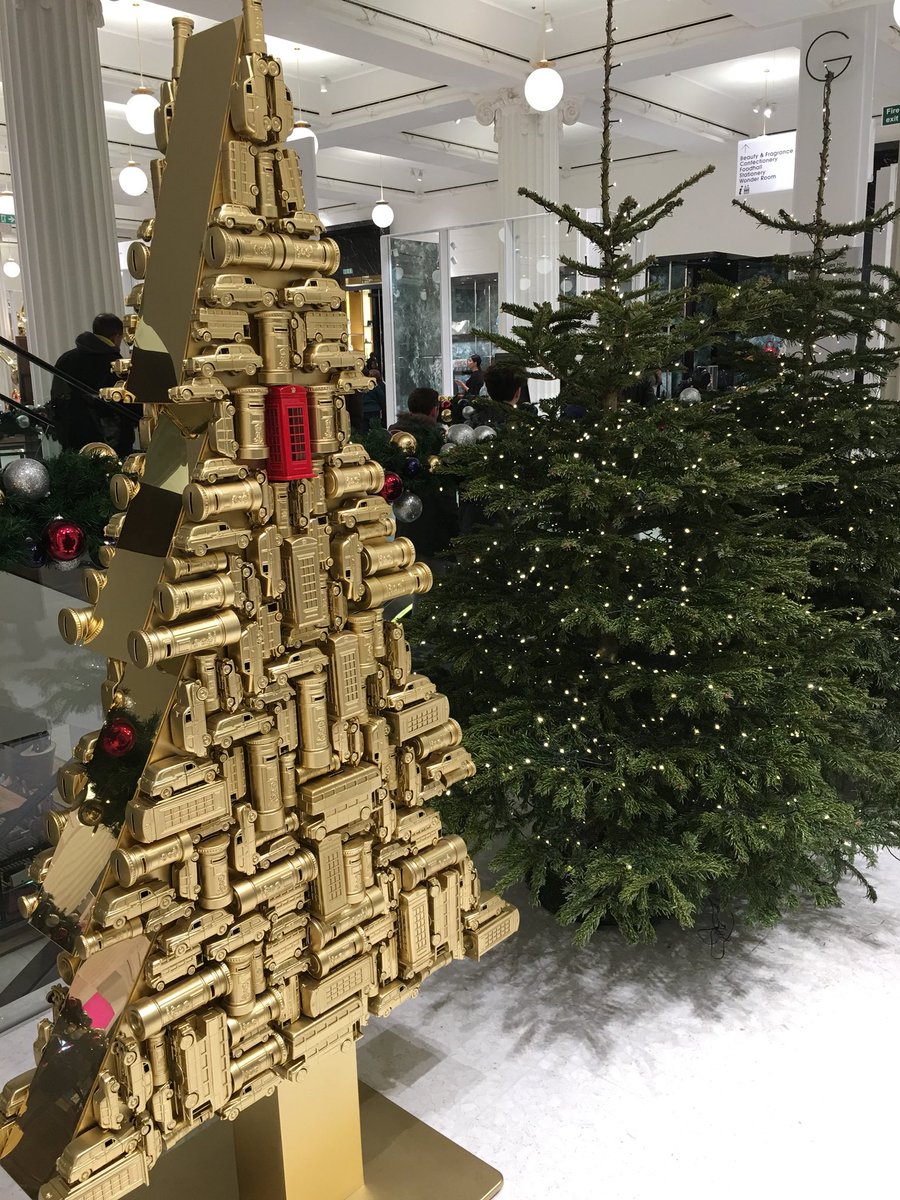 Iconic features of London for one of Selfridges Christmas displays ☃️ #FRED #Retail #Vehicle #Automotive #Christmas #London