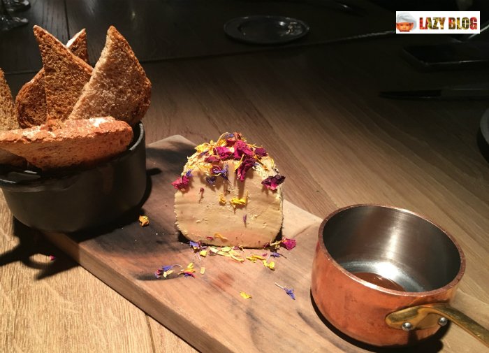 Ideas de entrantes navideños. Te enseñamos a preparar Foie curado a la sal 
Esta es la receta del <a href="/AireRestaurante/">Aire Restaurante</a>  -->goo.gl/rFc3sD