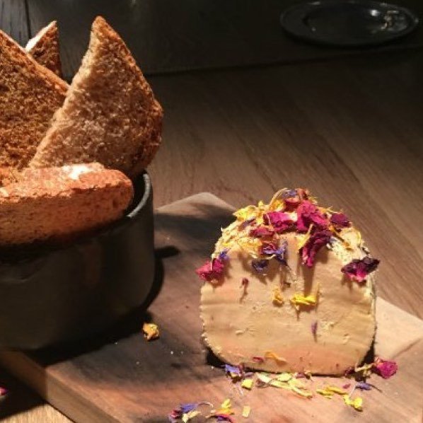 Ideas de entrantes navideños. Te enseñamos a preparar Foie curado a la sal 
Esta es la receta del <a href="/airerestaurante/">Aire Restaurante</a> -->goo.gl/rFc3sD ift.tt/2DqOuGN