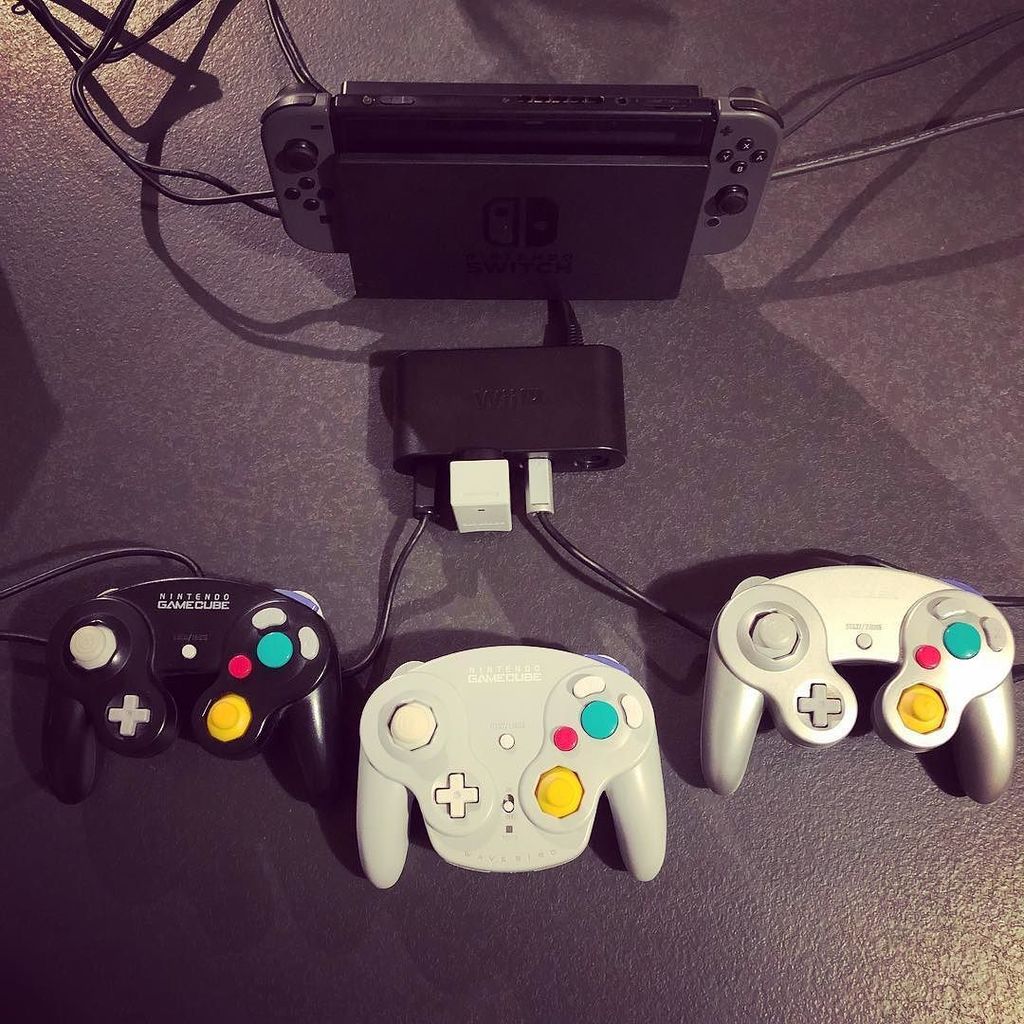 Legolas's tweet photo. J’ai testé plein de jeux sur Switch et l’adaptateur Wii U pour manettes Gamecube marche nickel !👌🏻 Seul le placement des boutons peut différer mais c’est cool ! Même le Wavebird fonctionne !
#retrogaming #neogaming #switch #WiiUadapter https://t.co/JdwQxoXk35 https://t.co/ss0vrkkhii