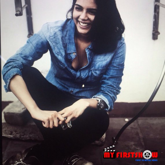 myfirstshow's tweet photo. Unseen Photos of #Hello Movie Heroine #KalyaniPriyadarshan 

Gallery: https://t.co/EpYpNCNzEC
Review: https://t.co/CIsyOYTiC0

#helloreview #Kalyani #Akhil #HelloOnDec22nd #HelloMovie https://t.co/oIFxrx2KwX