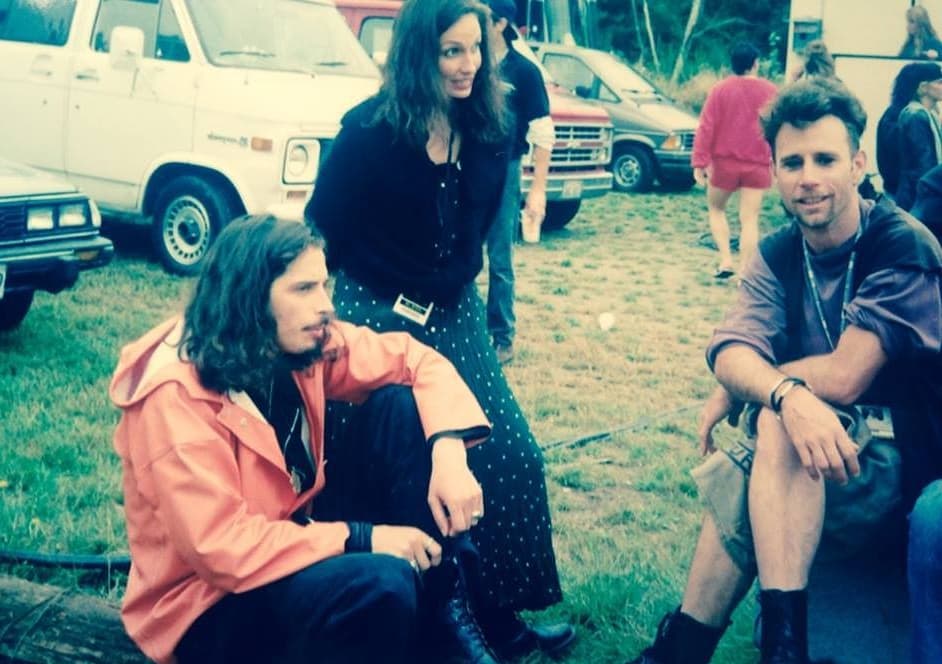 chriscornellfp's tweet photo. Happy Birthday #JimRose!
Chris and Jim at Lollapalooza '92.
#ChrisCornell
#JimRoseCircus #Soundgarden #SusanSilver #Lollapalooza92 https://t.co/tTXqInAmpE