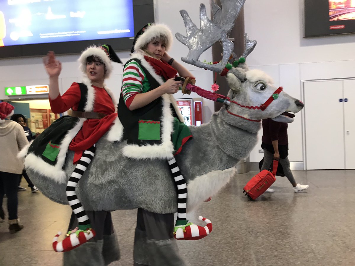 GabbyPizzi's tweet image. It&apos;s all happening @Gatwick_Airport #pengiuns #santashelpers