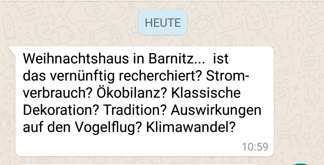 janzegal's tweet photo. Wenn man sonst nur vermeintlich "harte Themen" macht und dann heute Abend vom #Weihnachtshaus in #Barnitz live schaltet, ergiesst sich auch gerne mal Hohn und Spott aus der Redaktion über einen... 😋
@NDRsh #Jahresabschluss #Dekoration https://t.co/9ds1tYl9zl