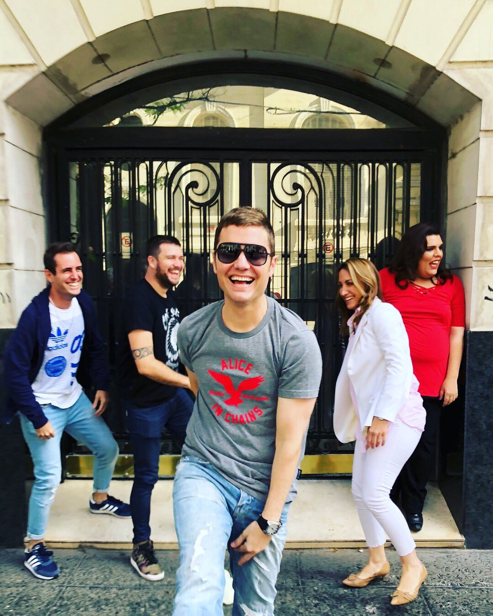 SANTIAGODELMORO's tweet photo. Amigos todos en #ElClubDelMoro en FM99.9 la 💯 Si vas x #BB95 dale RT https://t.co/9ovyf0q1GP