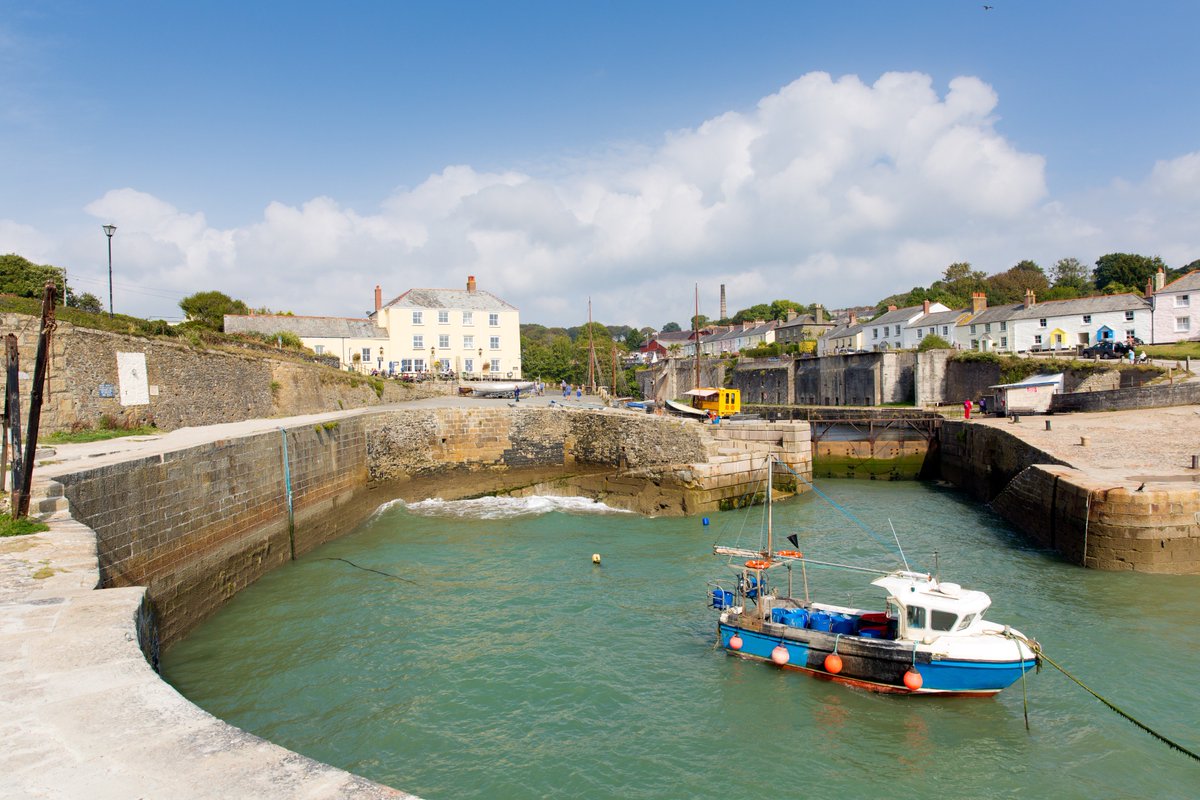 cornwallfilming's tweet photo. #TwoMenWentToWar (2002) starring #KennethCranham, #LeoBill, & #DerekJacobi was filmed at Charlestown in #Cornwall. Find out more about this location and the surrounding area here >>> https://t.co/SbHZC1yXok https://t.co/DkIJEVBqrZ