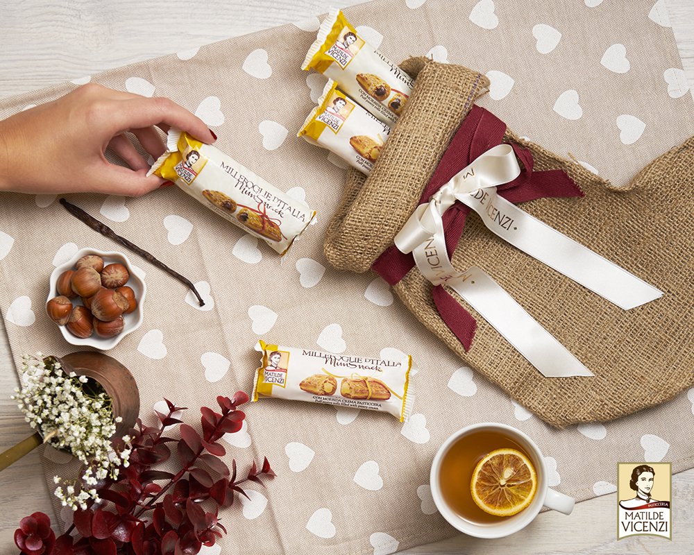 MatildeVicenzi's tweet photo. Quando nella #calza c’è già tutta la #dolcezza che desideri: i miei #Minisnack con un goloso ripieno alla #nocciola e alla #cremapasticcera! Li avete mai provati, amiche? https://t.co/vtciqPrEGl