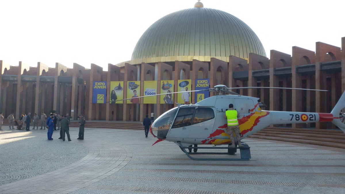 PatrullaAspa's tweet photo. Hoy se inaugura la @ExpoJovenSev !!
Podéis venir a visitarnos, llevaros un póster, saludarnos, ver nuestro #Helicóptero
Si estás cerca de Sevilla aprovecha!! #Aspa2017 @EjercitoAire https://t.co/R3iofUVzjp