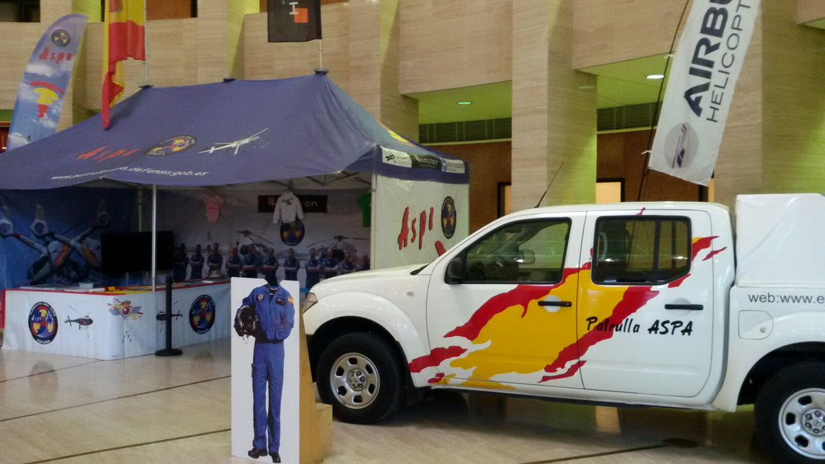 PatrullaAspa's tweet photo. Hoy se inaugura la @ExpoJovenSev !!
Podéis venir a visitarnos, llevaros un póster, saludarnos, ver nuestro #Helicóptero
Si estás cerca de Sevilla aprovecha!! #Aspa2017 @EjercitoAire https://t.co/R3iofUVzjp