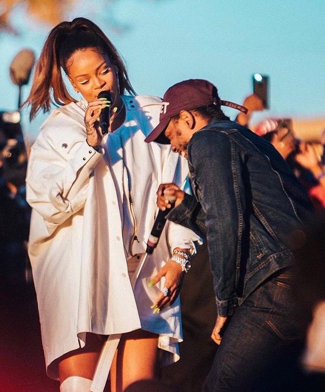 PLRihanna's tweet photo. Riri i @kendricklamar #TDEXMAS2017 https://t.co/A4ShNGEGjm