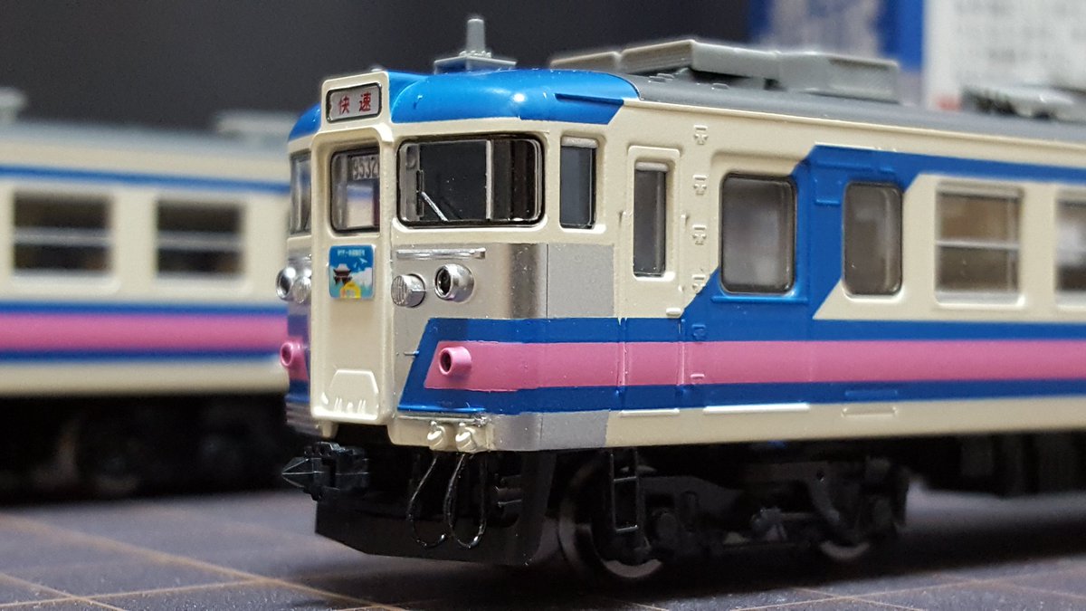 とみたけ 改めまして 165系モントレー色 鉄仮面 仕様です 前面強化工事もたけなわの 93 平成5 年頃を想定しております 施工を最優先し 前面帯を塗ったのみで殆どステンレス地むき出しだった時代を再現しました 続く T Co 5tehmqa8gv Twitter