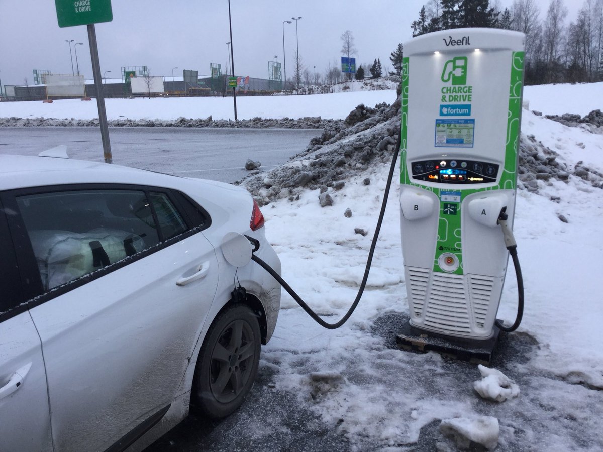 Kiitos taas <a href="/ForChargeDrive/">Fortum Charge & Drive</a> ja ABC Kolmenkulma. Sitä ei lakkaa ihmettelemästä kuinka halpaa tuo lataus reissussakin on.