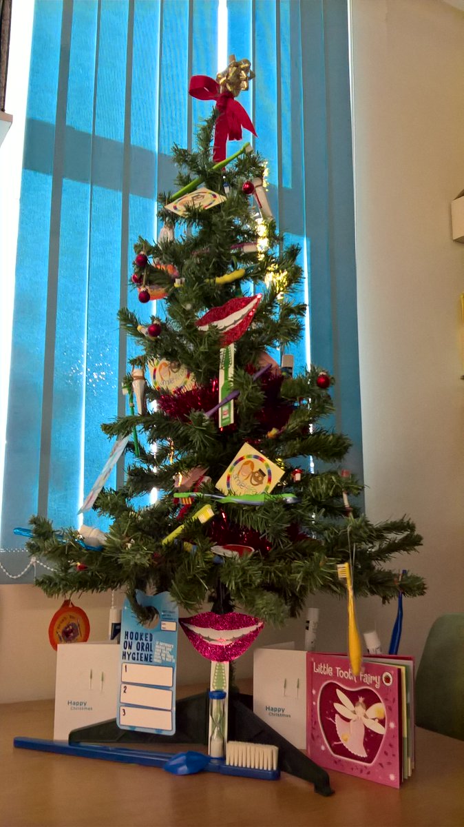 DCHStrust's tweet photo. Fantastic tree by the Oral Health Promotion Unit! #DCHSFestiveCountdown https://t.co/wEdDSE8dlB