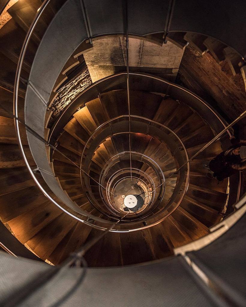 tomaschal's tweet photo. The Lighthouse!
#stairs #glasgow #architectureporn #minimalism #england #scotland #glasgowcity #infinity_visual #magical_shotz #_fairies #freedomthinkers #edinburgh #artofvisuals #photo_thinkers #christmastime #urban #colorfull #exploretocreate #igrecommend #architecture #rs… https://t.co/auTgjXDBXM