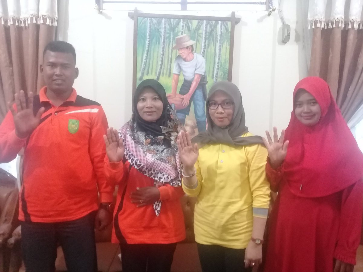 Asnah41032811's tweet photo. Koordinasi dg pihak dinas pariwisata inhil.#ManfaatDanaDesa https://t.co/pgLsjyOeET