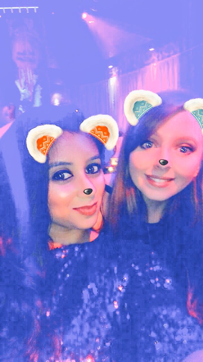Phoebe_A_Morgan's tweet photo. Thank you @HarperCollinsUK for another top night! #TeamAvon #LetThemEatCake #UnderGlobe 🥂🎄✨💃🏽 https://t.co/2JN9shcsnh