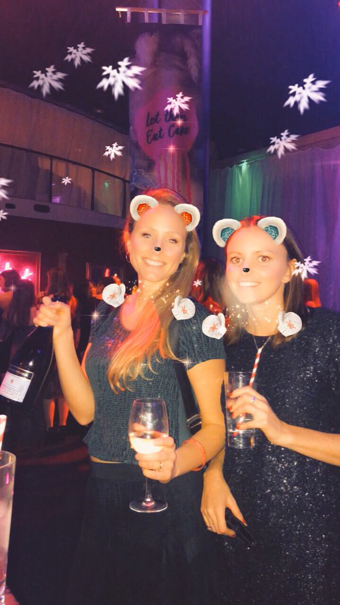 Phoebe_A_Morgan's tweet photo. Thank you @HarperCollinsUK for another top night! #TeamAvon #LetThemEatCake #UnderGlobe 🥂🎄✨💃🏽 https://t.co/2JN9shcsnh