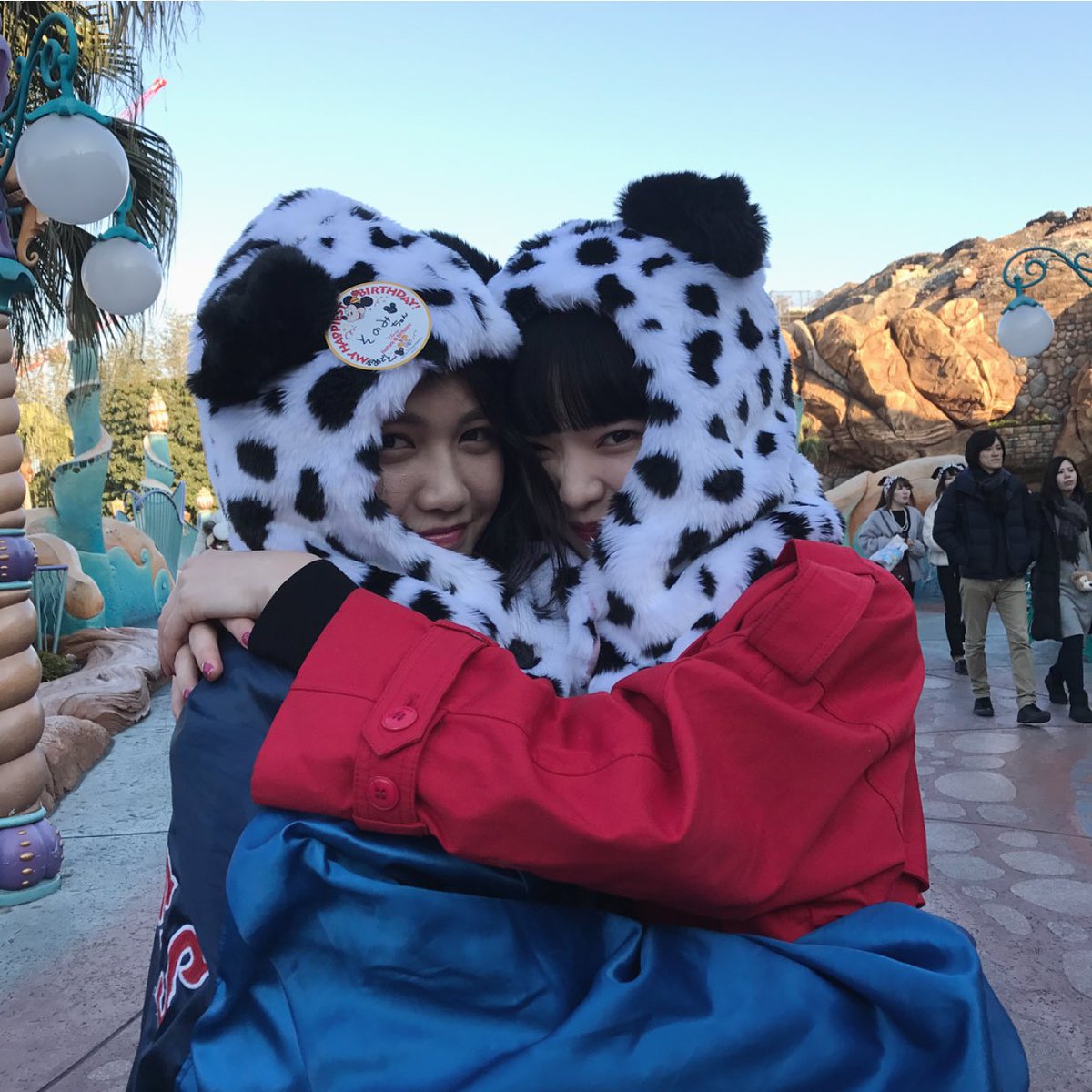 mei_tnk's tweet photo. そのみさん、遅めの
サプライズ誕生日disneyへ🎂
改めておめでとう！ハタチ！ https://t.co/r296iBrUCc