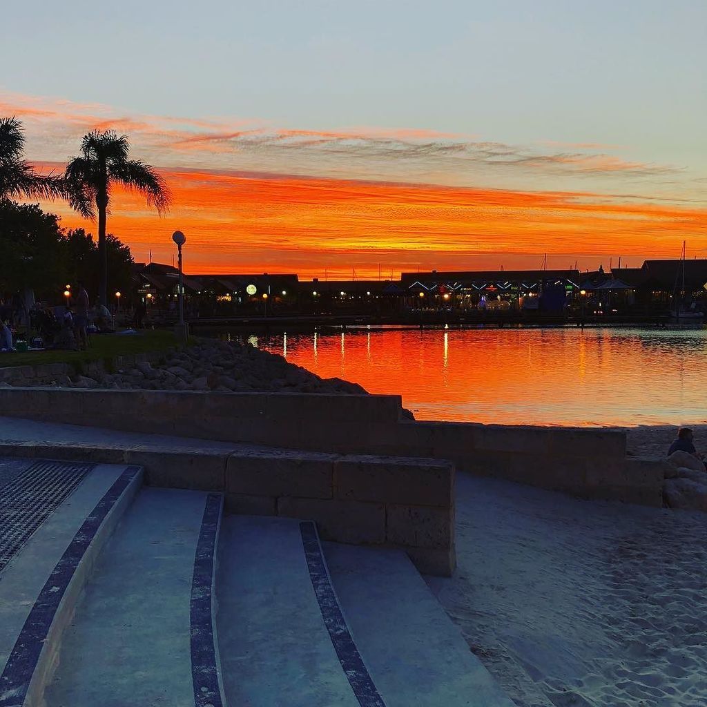 APieceofPerth's tweet photo. Beautiful night 🌅 https://t.co/w6NlemZNSk https://t.co/JU7MLLF2mP
