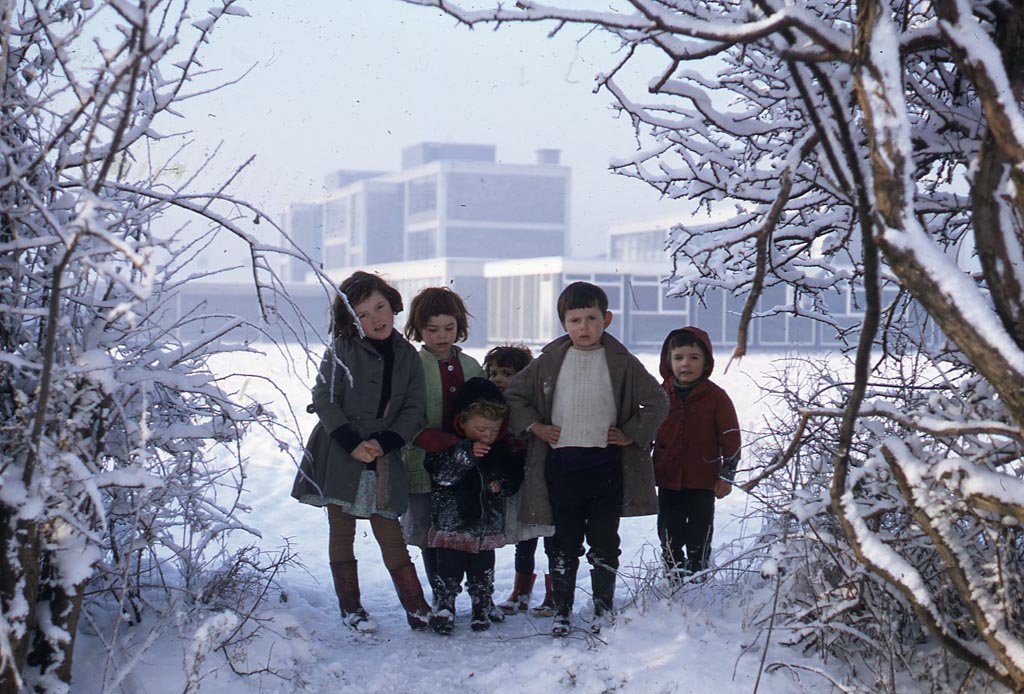 dubcilib's tweet photo. This Christmas why not explore Dublin's history through our digital repository with its vast collection of old photos, maps and ephemera https://t.co/ysib2VWcDM https://t.co/C3t5LRf90W