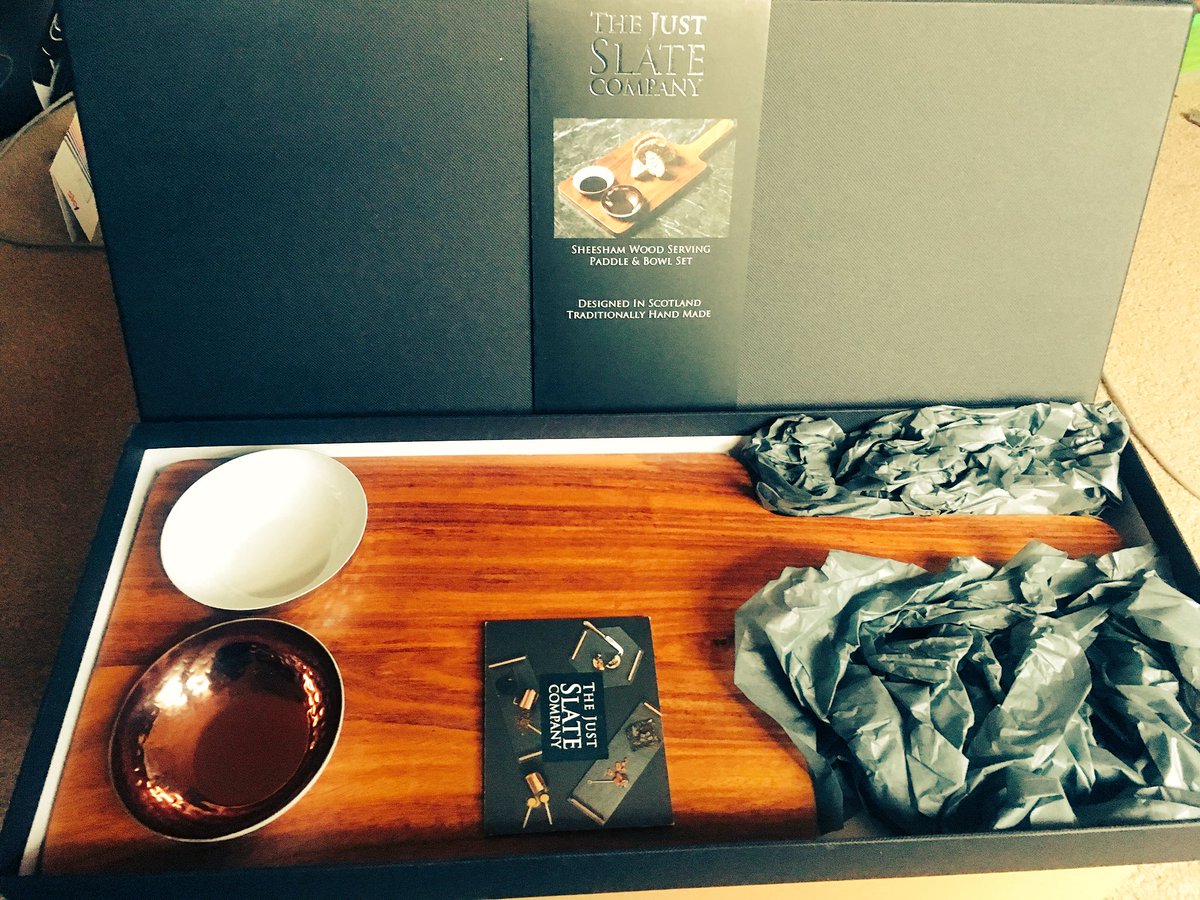 Markiecharts's tweet photo. @makemoreofsalad Thank you so much for the beautiful “The Just slate company” serving set, its amazing #festive #saladbowl #christmasgift https://t.co/Sy3ucoNU5L