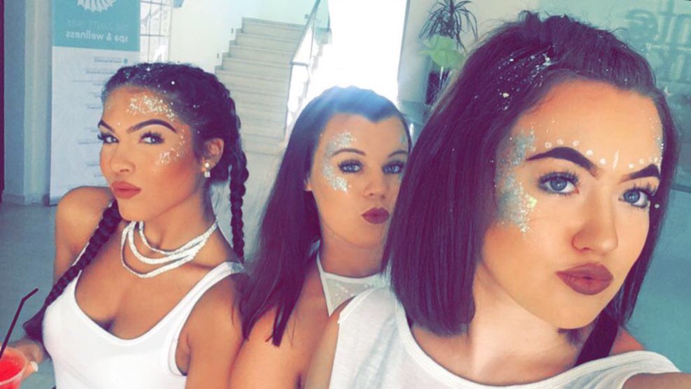 imogen266's tweet photo. Happy birthday @charlottedewis_!!!!!! Hope you had the best day!!! I love you loaaaadddssssss 🙌🏾💗❤️ https://t.co/PDvybFdcQv