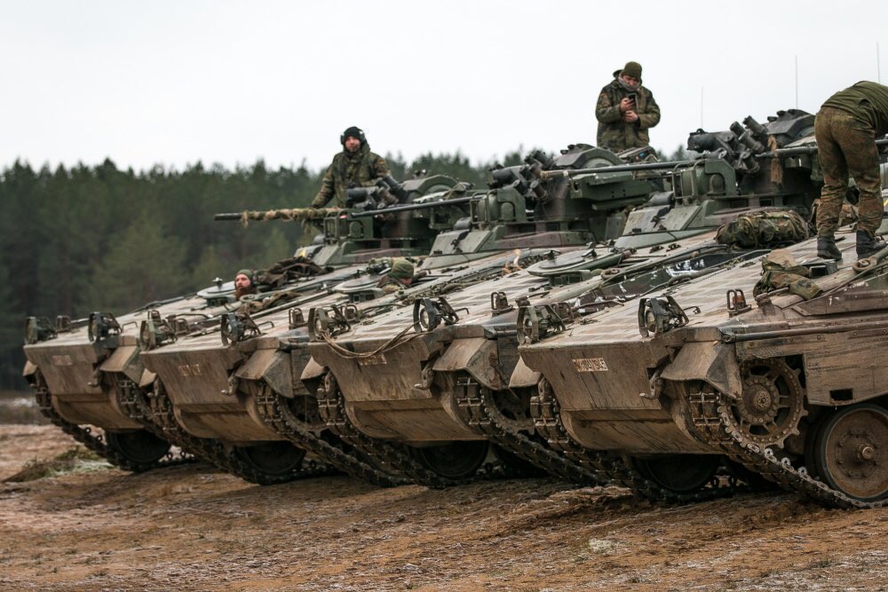 DaggerBDE's tweet photo. #DaggerBDE did a 2nd rapid response exercise. This time in Lithuania, & was focused on dismounted operations. German Allies were also there to support by acting as an opposing force to test the unit’s capabilities. #ReadyNow @USArmyEurope, @FightingFirst https://t.co/xh7AaXm1oL https://t.co/rUvHHmtkRS
