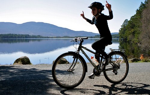 Cycling is safe for kids, no need to wrap them in cotton-wool: bikehub.co.uk/featured-artic…