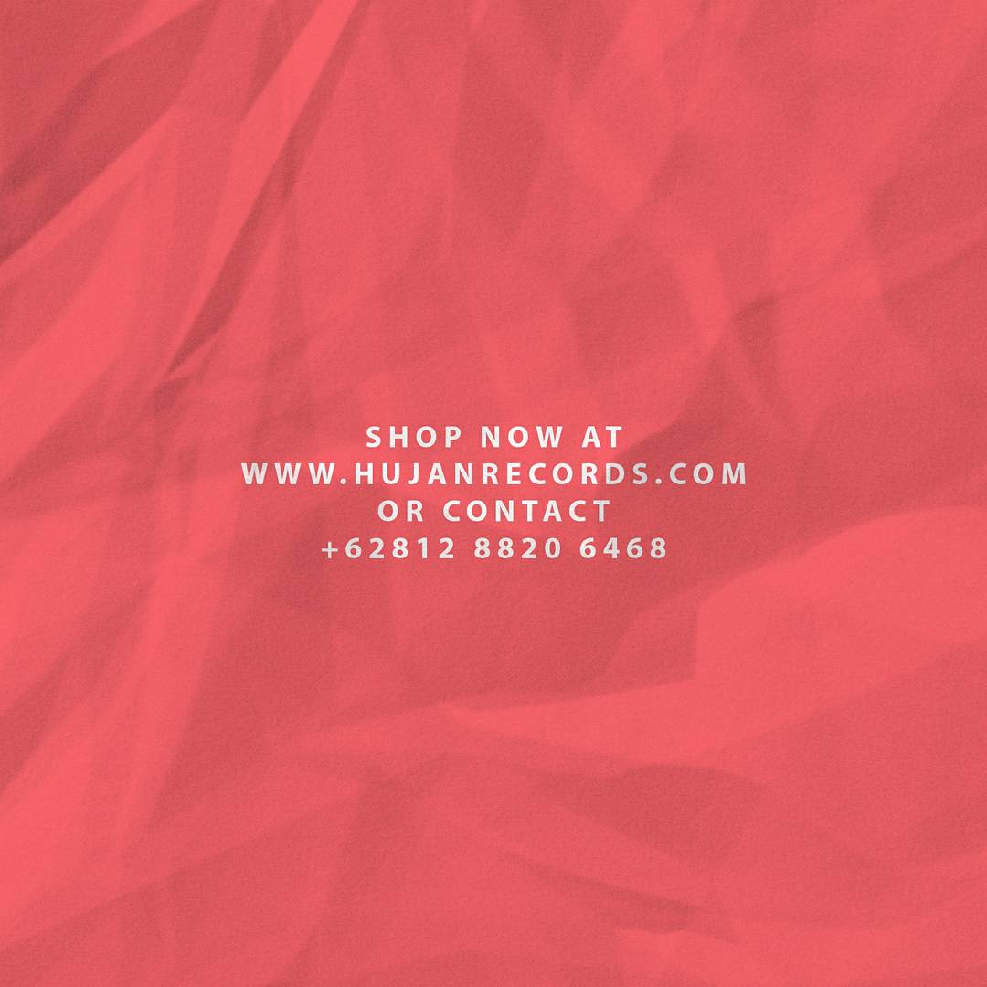 Sudah dirilis, mini album teranyar milik <a href="/SugarKane_ina/">Sugar Kane</a> "In A Mess" dalam format kaset pita oleh <a href="/hujanrekords/">Hujan! Rekords</a> dan <a href="/tromagnonrecs/">Tromagnon Records</a>.
Kunjungi hujanrecords.com untuk pemesanan atau kontak <a href="/hujanrekords/">Hujan! Rekords</a>  via WhatsApp di 0812 8820 6468, harga 45k
