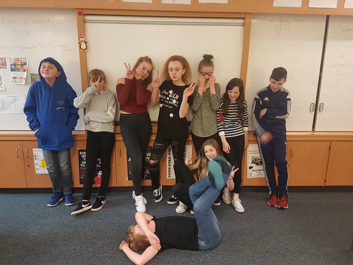 MissTartagliaMS's tweet photo. 1S1 working well as a team for their interhouse quiz #schehallion #blueisbest https://t.co/czOxL0iUrn