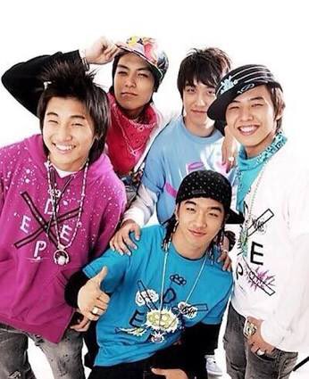 Kb2b2w3nR's tweet photo. どこのグループにも見るに堪えない芋時代ってものがある
#笑ってはいけないBTS24時 
#笑ってはいけないBIGBANG24時 
#笑ってはいけないiKON24時 https://t.co/1rB2b8YuhV