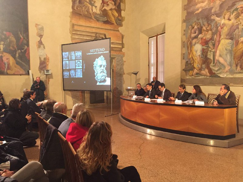 ComunicaMenteBO's tweet photo. Conferenza stampa per la restituzione della Fontana del #Nettuno alla città di #Bologna ⛲ Presente tutta la città: autorità, istituzioni, stampa e restauratori che hanno preso parte ai lavori. #MyNettuno https://t.co/kE2hyUGKTT