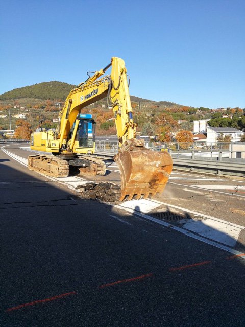 clientiANAS's tweet photo. Su #SS79 bis βTernanaβ direttrice #Terni #Rieti #riapertura prevista giΓ nei prossimi giorni per i #lavori sul viadotto San Carlo #umbria https://t.co/ieMOtT7mii