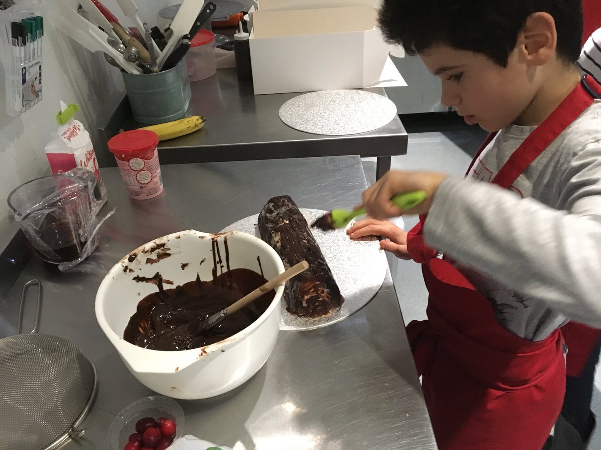 Making mouthwatering ice cream yule logs at <a href="/udderliciousLDN/">Udderlicious</a>. Thanks for the fantastic auction prize. All part of raising money for the Canonbury Primary School pitch!