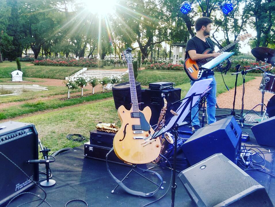afterclassbanda's tweet photo. Ayer en el encuentro de #jazz en el Rosedal !! Gracias a todos por acompañarnos!! @vargashache @por la invitación!! @chelovizzarri @GustavoSmerilli #Fechon! https://t.co/CVTOswyfMS