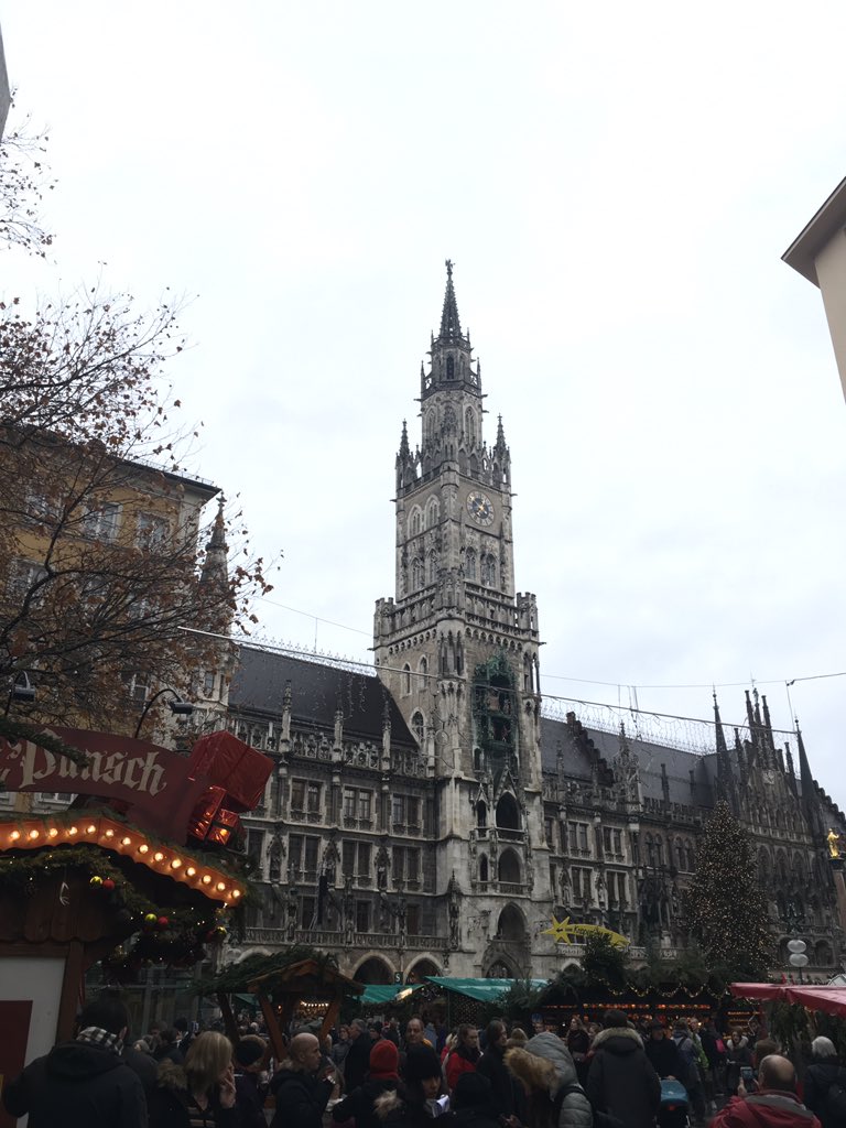 StrasserNina's tweet photo. Viel los aber wie immer schön: #München zur Weihnachtszeit! 🎄✨ https://t.co/9j1THfwQSX