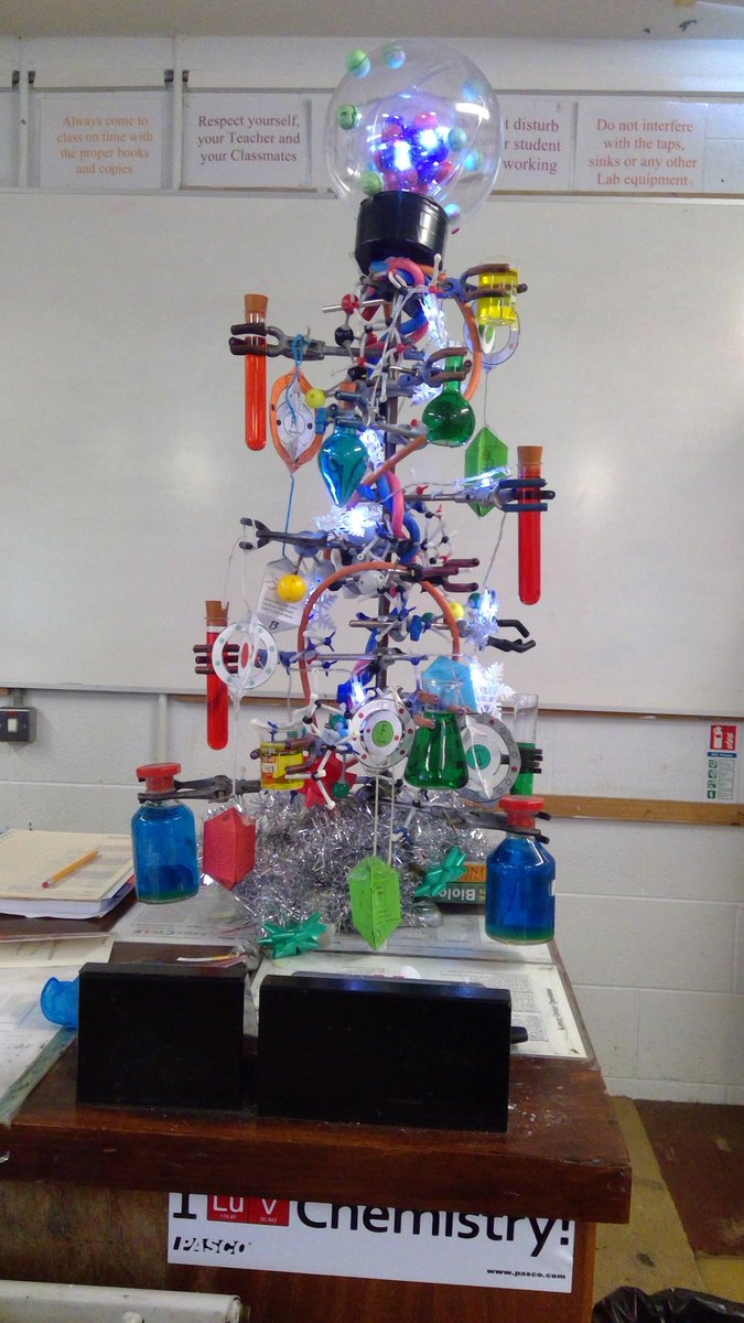 #Chemis-tree #happy #Xmas #Secondyears #chemistry #Iluvchemistry @VirCollege @johndhodonoghue @RoySocChem @JctScience @PDSTSciences @CavMonETB