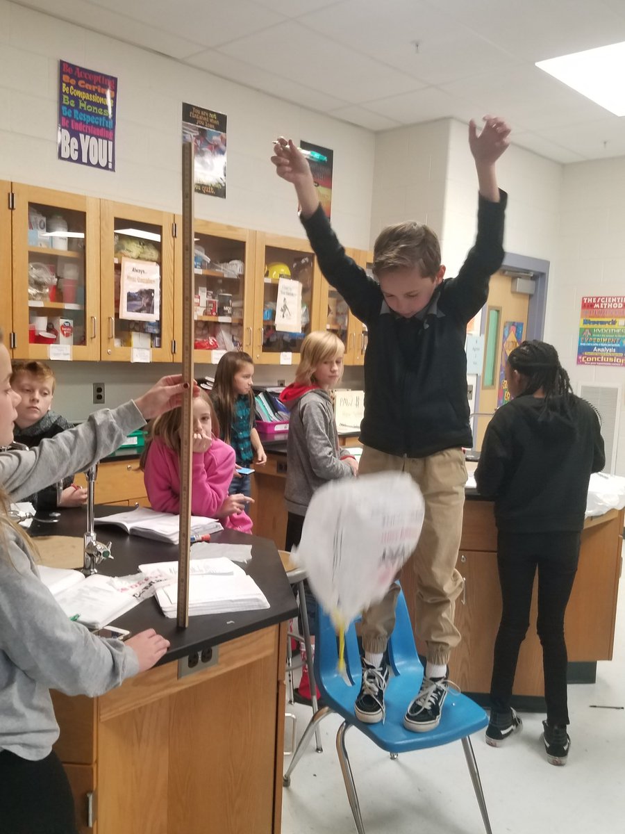 HFallica's tweet photo. Testing air resistance in Science this week! How much air resistance does Santa get??? ๐
๐ฆ #Labdiscoveries #ForceandMotion @CalvertMSCCPS https://t.co/HLU0H3al9l