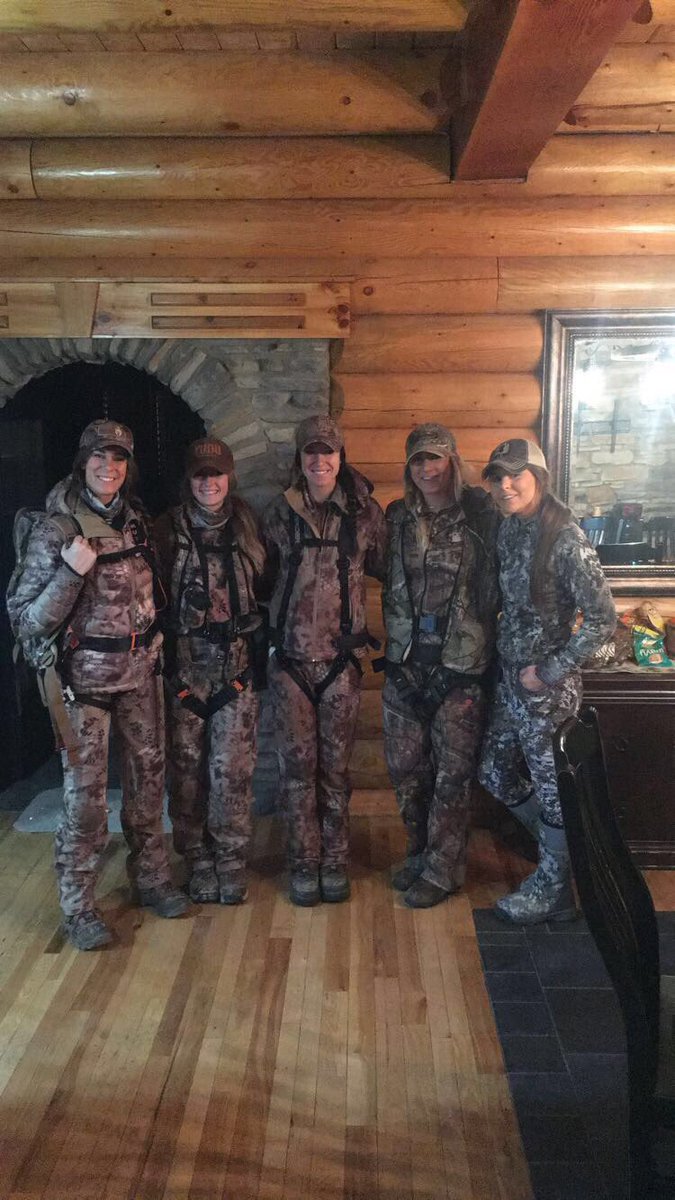Britt_Jill_'s tweet photo. We're ready! #GirlsWhoHunt #DeerHunting https://t.co/QpWyxLTebv