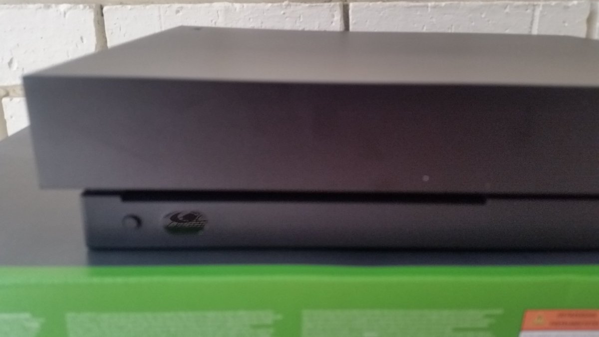 GlennZA's tweet image. My second #XboxOneX related question for today. Are you #TeamSticker or #TeamNoSricker?
Let me know using the hashtags and some photo evidence.
