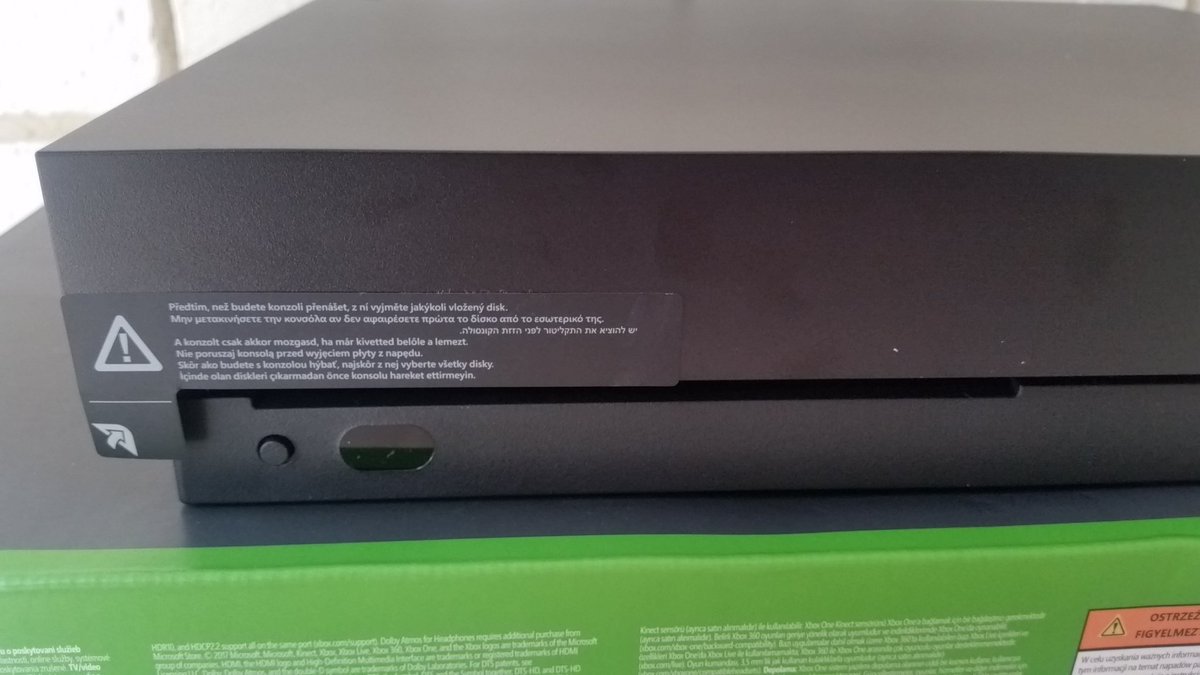 GlennZA's tweet image. My second #XboxOneX related question for today. Are you #TeamSticker or #TeamNoSricker?
Let me know using the hashtags and some photo evidence.