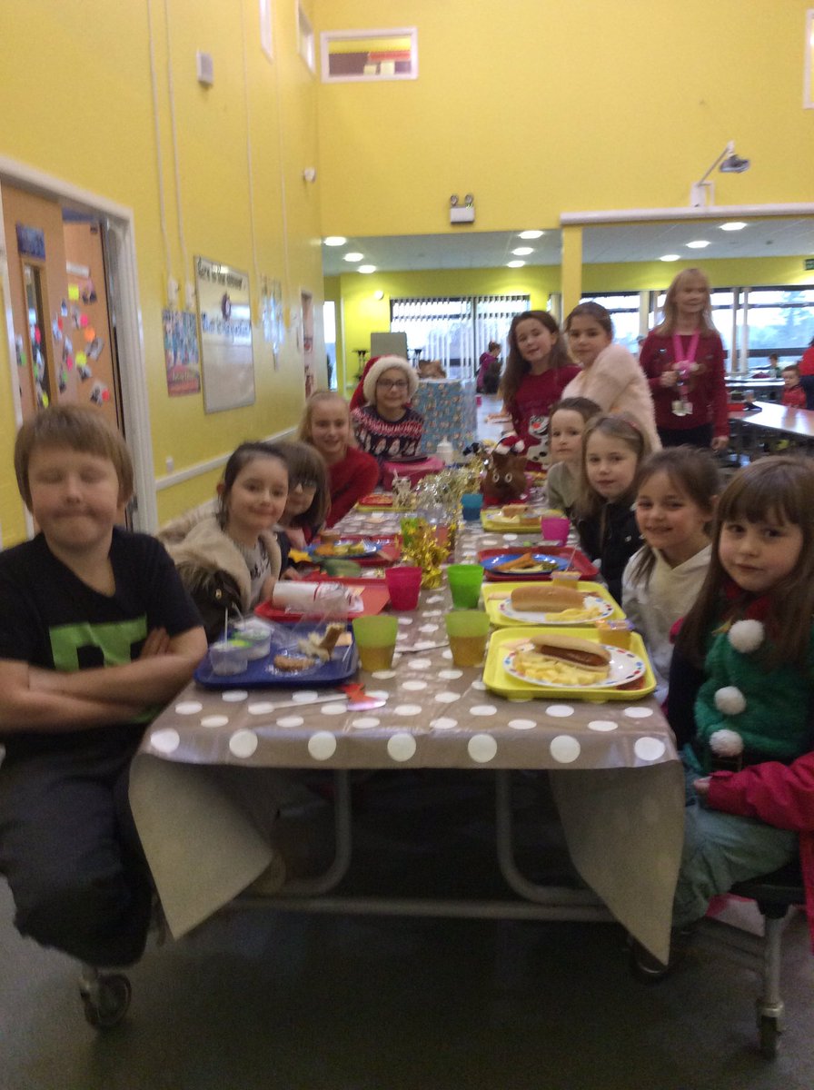 chapelhallPS's tweet image. Our end of term super table kids  #supertable #manners 😀👍