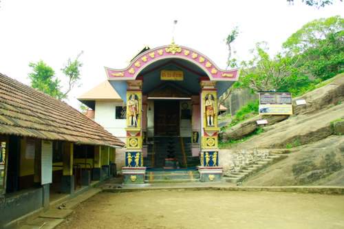 harmansinghk350's tweet photo. Irunilamkode Cave Temple - Irunilamkode, Kerala
Sree Irunilamkode cave temple is one of the old and important temples in Kerala. 

https://t.co/k7r6qjPKsz https://t.co/25rBZAbKR8