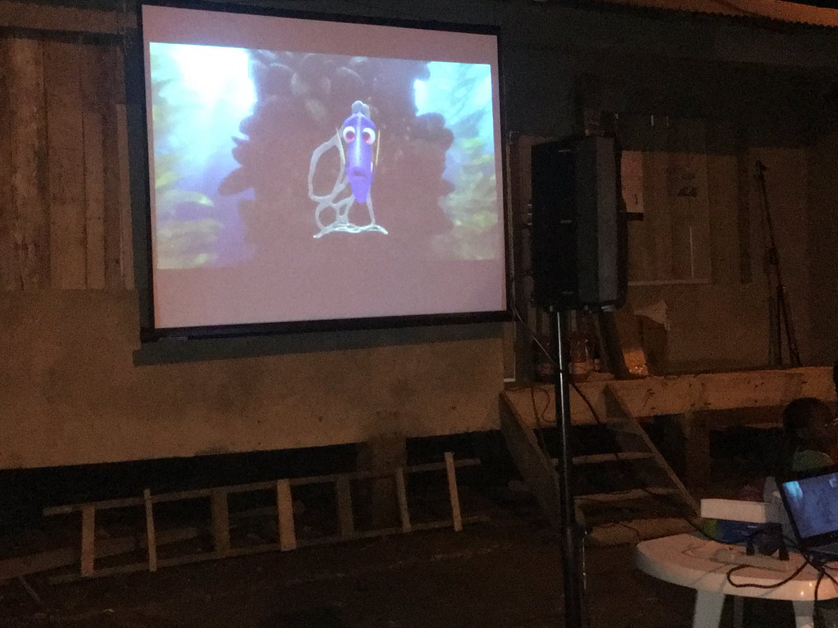fundartingcol's tweet photo. Ayer en #CineenmiBarrio en #Tumaco sector el Morrito, compartiendo del mundo Marino con los niños y niñas sobre importancia de conservar y proteger los mares #CeroBolsasPlásticas https://t.co/l7JuP3WHWn