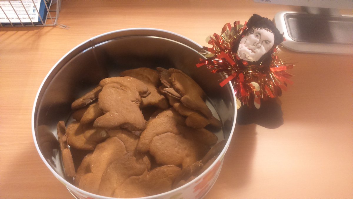 mariannelouisew's tweet photo. For anyone still in the office today @UkNatArchives, there are some festive Martin Luther shaped gingerbread biscuits in CEE - Merry Christmas! #ReformationOnRec https://t.co/4O4t6CjBEB