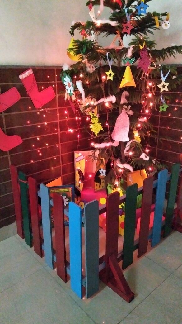 Anupam_Sharmaa's tweet photo. JOYEUX NOEL - Celebrations with full fervor n enthusiasm @IpsCambridge @CambridgeInt @AnitaMe26011097 @Shalini45879847 @sudha_sivadas https://t.co/kaC6gs73t8
