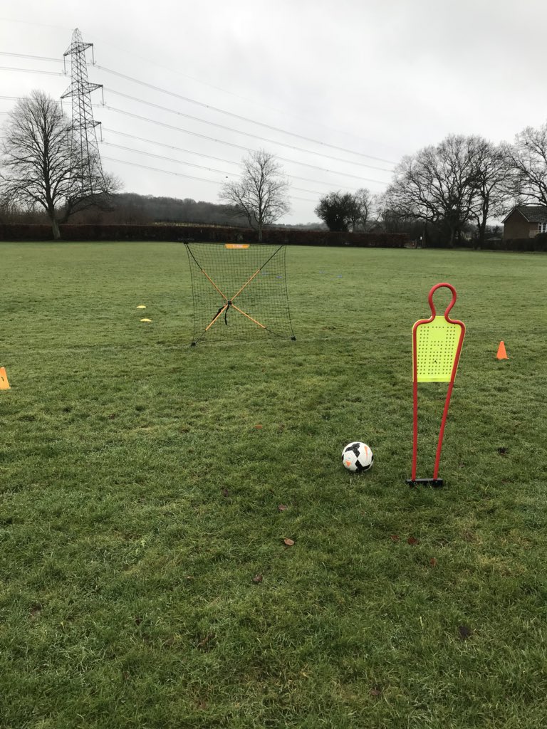 OffTheLineGK's tweet photo. Out with five goalkeepers throughout the day. Starting off with our goalkeeper squash courtesy of our @PhoenixSGltd Gorilla rebounder. #OTLGK https://t.co/rKRTDhbf75