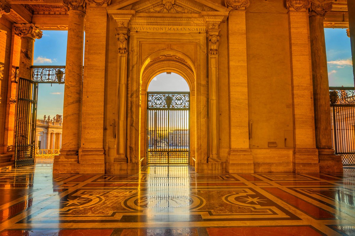 MarkDeu's tweet photo. Sunrise at the Petersdom 🛫 🏝 🎊☄🎉 #Roma #photography #reisen #fotografie #Travel #wanderlust #landscape #nature #sunset #plane #natur  #sunsetporn #colorful #Sonya7 #Zeiss #photooftheday  #sunsetlovers #petersdom #Vatican #vaticono #cityscape https://t.co/ciTOhvTLFY